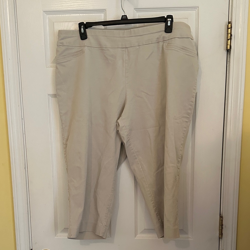 Croft & Barrow Tan Capris